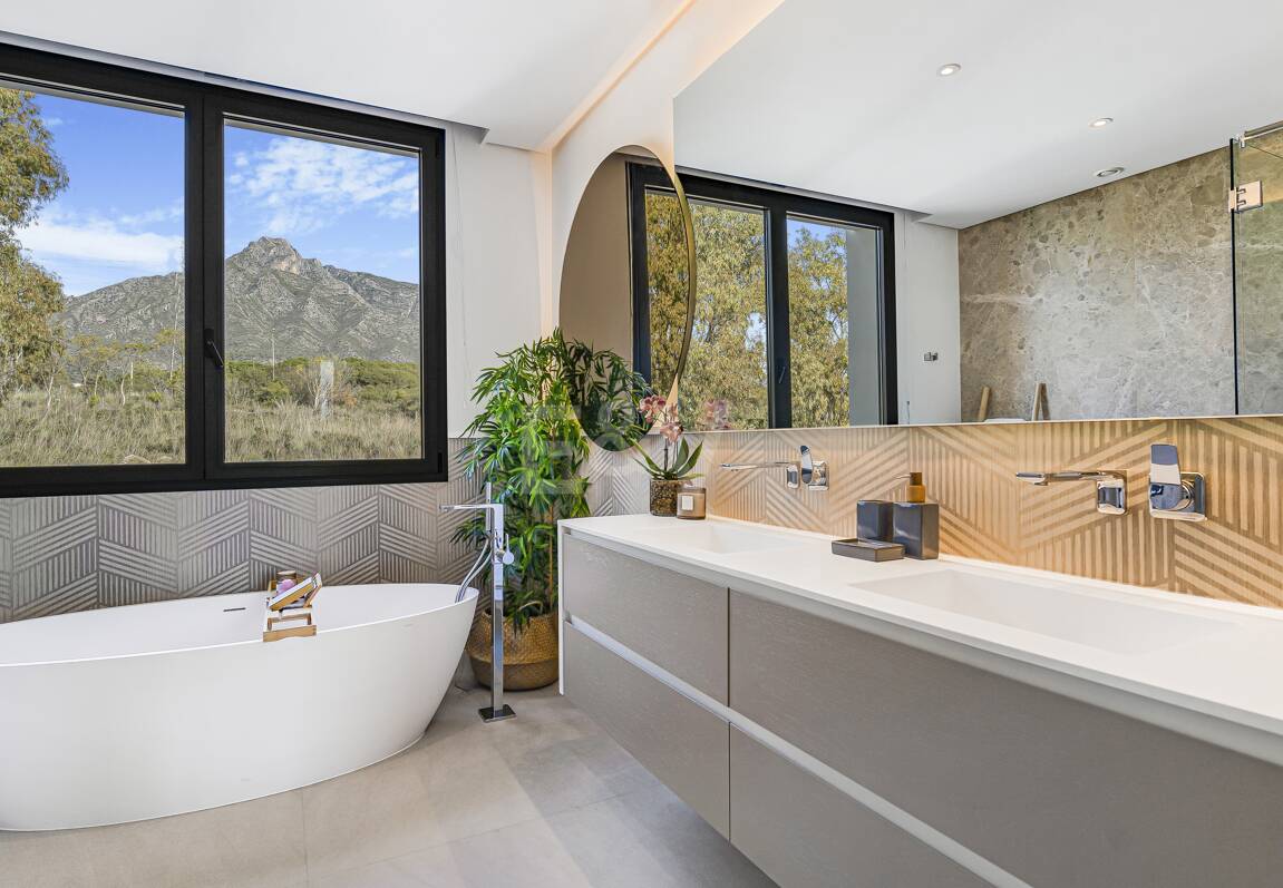 Współczesna willa w Villas del Marqués na Złotej Mili