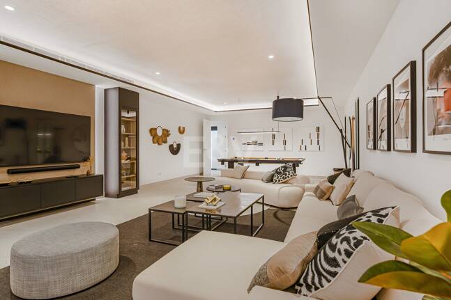 Współczesna willa w Villas del Marqués na Złotej Mili