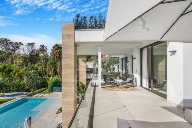 Współczesna willa w Villas del Marqués na Złotej Mili