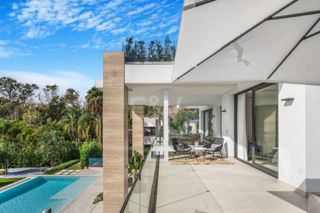 Współczesna willa w Villas del Marqués na Złotej Mili