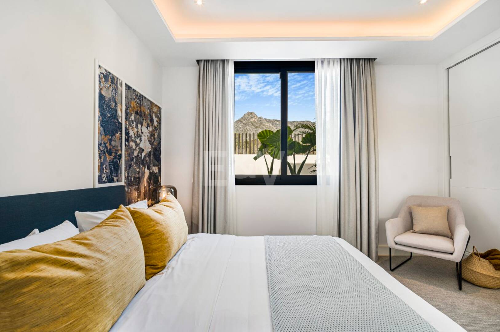 Współczesna willa w Villas del Marqués na Złotej Mili