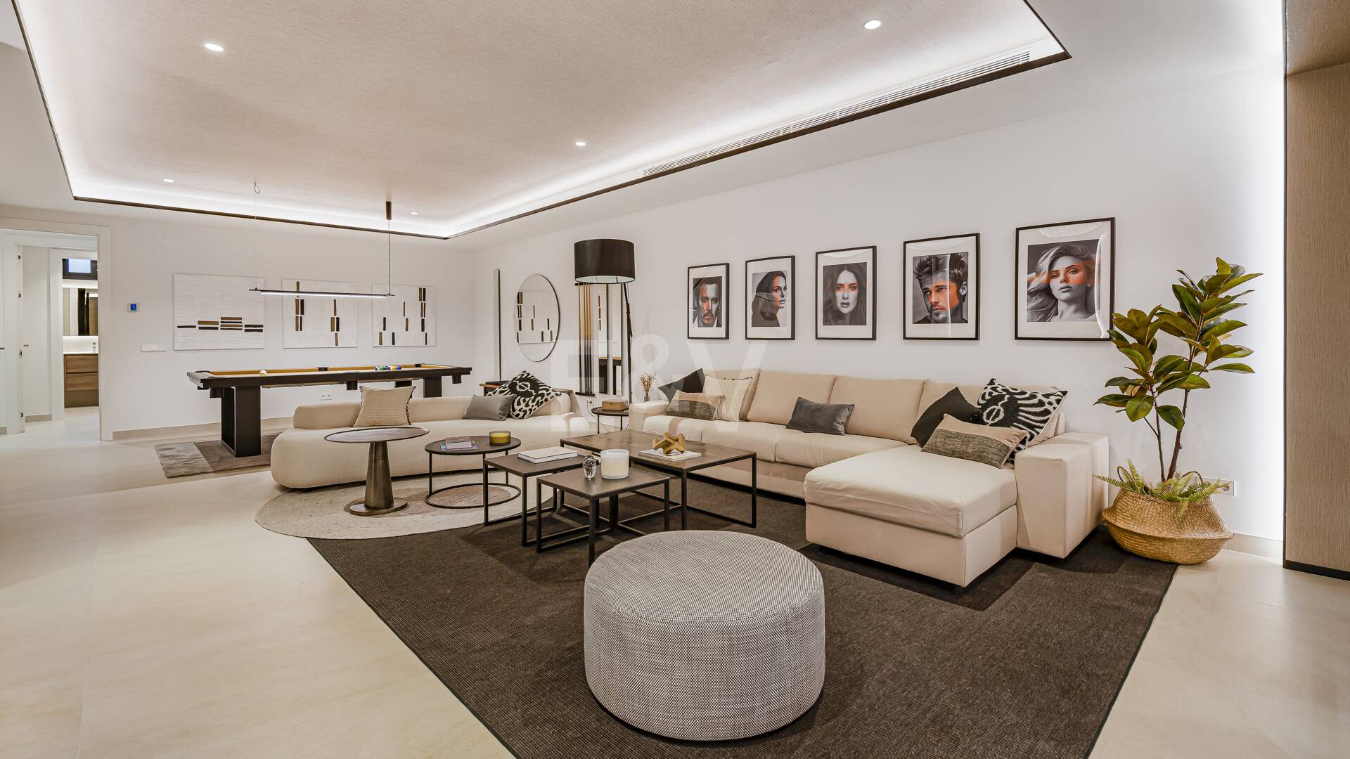 Współczesna willa w Villas del Marqués na Złotej Mili