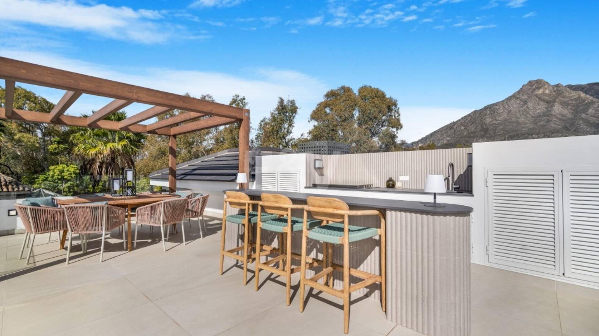 Współczesna willa w Villas del Marqués na Złotej Mili