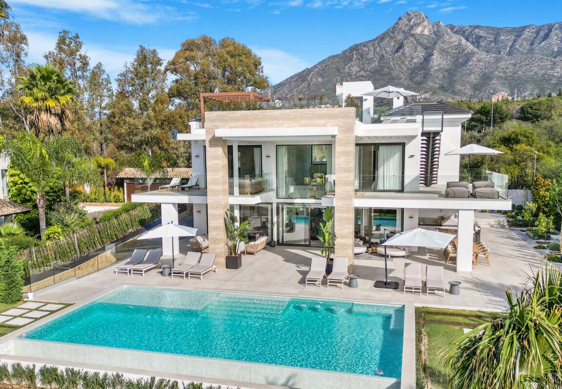 Współczesna willa w Villas del Marqués na Złotej Mili