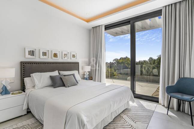 Współczesna willa w Villas del Marqués na Złotej Mili