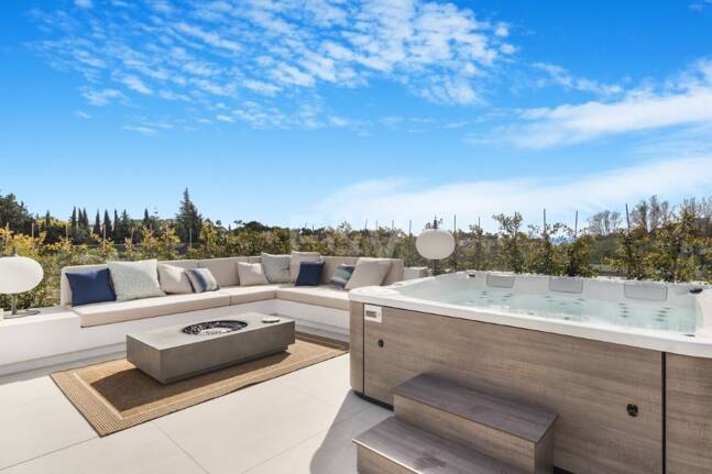 Współczesna willa w Villas del Marqués na Złotej Mili