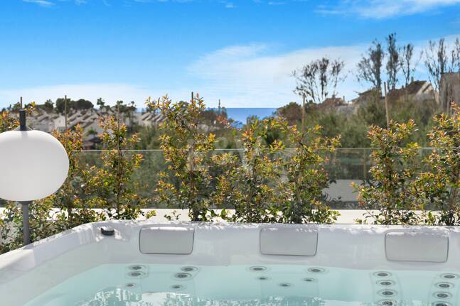 Współczesna willa w Villas del Marqués na Złotej Mili