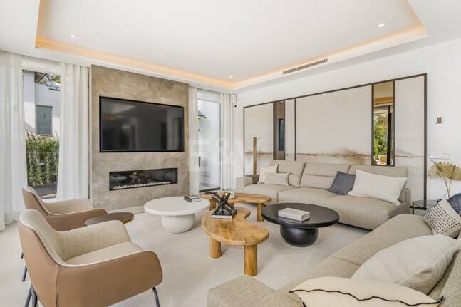 Współczesna willa w Villas del Marqués na Złotej Mili