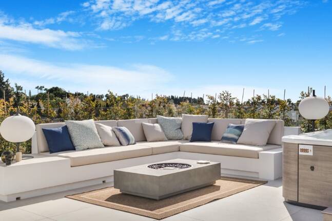 Współczesna willa w Villas del Marqués na Złotej Mili