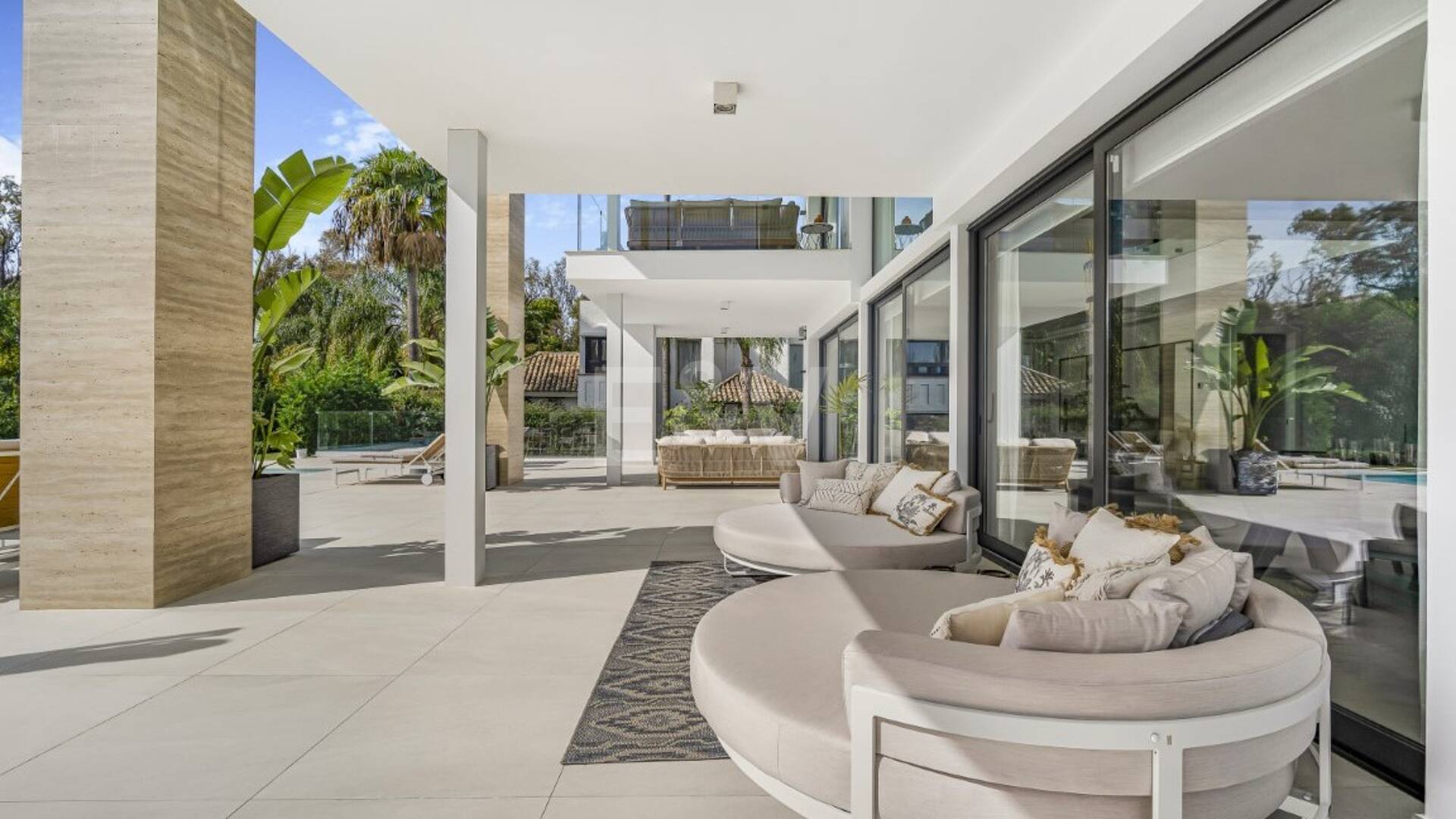 Współczesna willa w Villas del Marqués na Złotej Mili