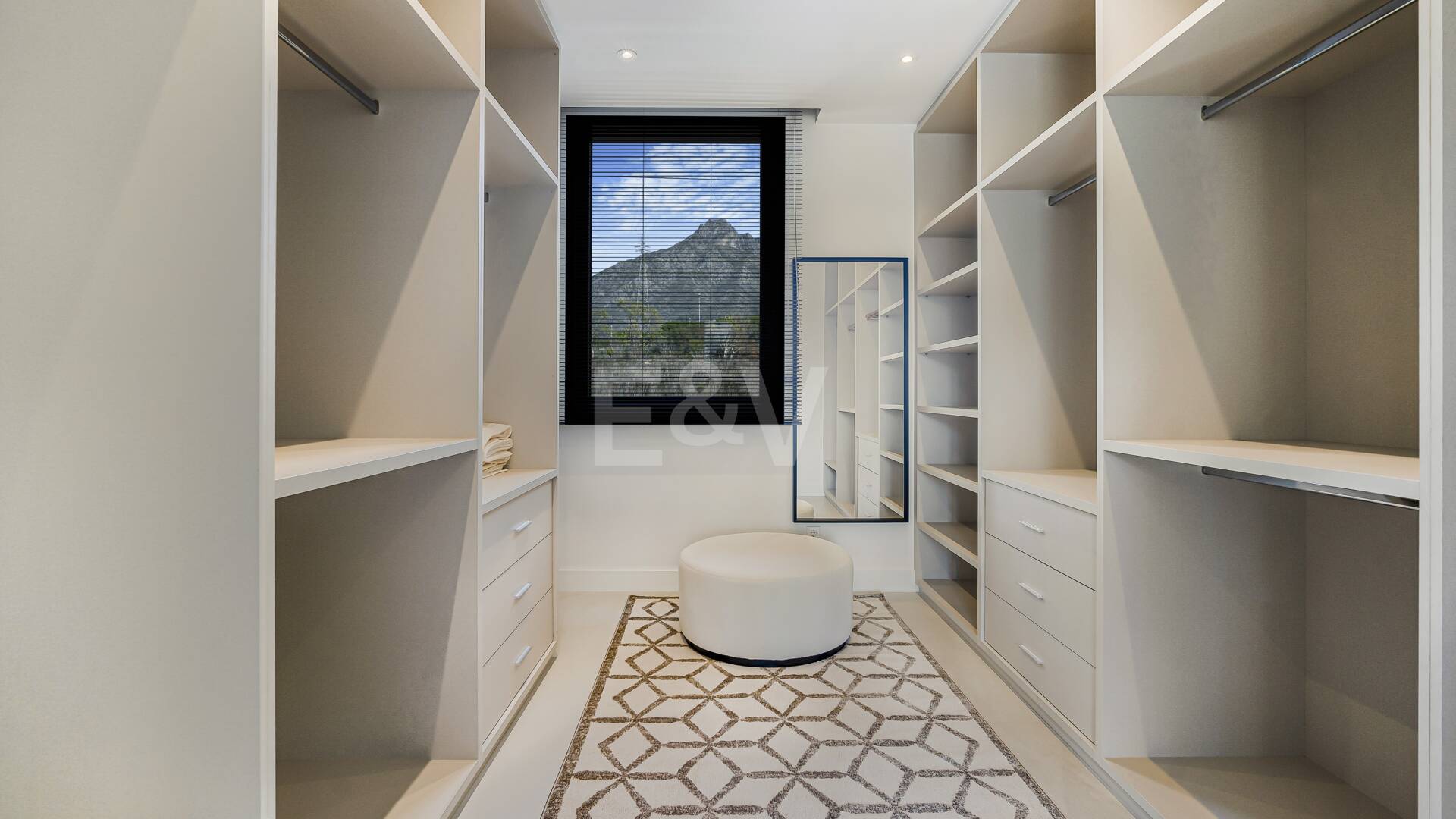 Współczesna willa w Villas del Marqués na Złotej Mili