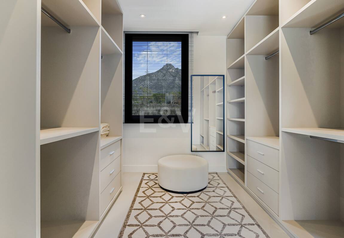 Współczesna willa w Villas del Marqués na Złotej Mili