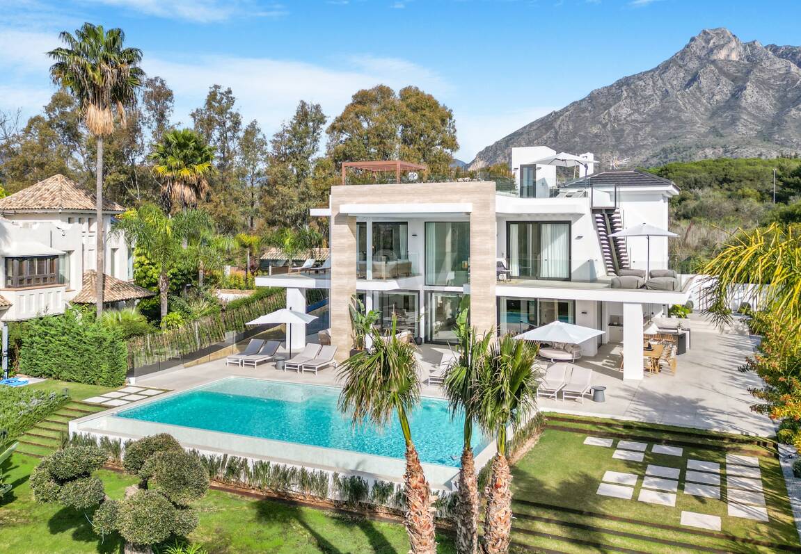 Współczesna willa w Villas del Marqués na Złotej Mili