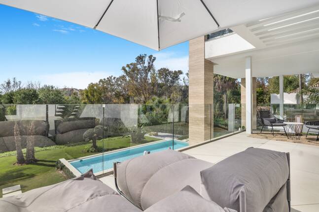 Współczesna willa w Villas del Marqués na Złotej Mili