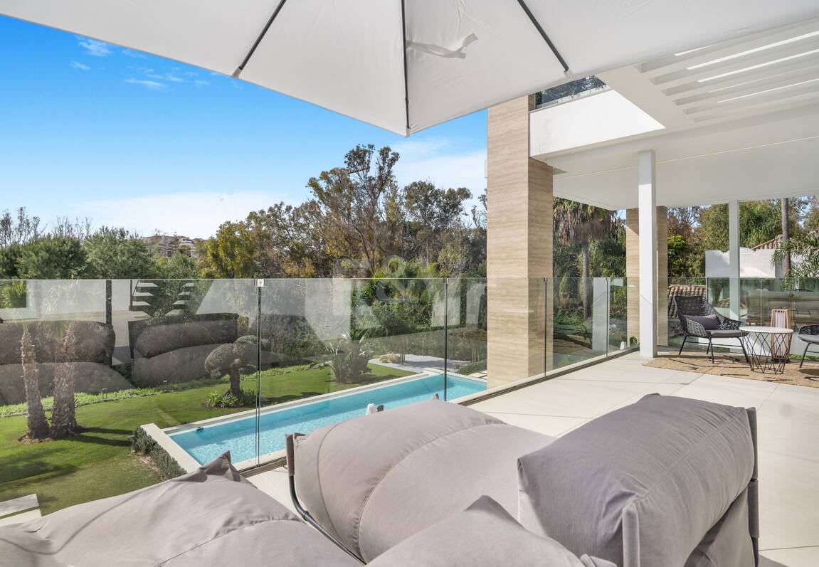 Współczesna willa w Villas del Marqués na Złotej Mili