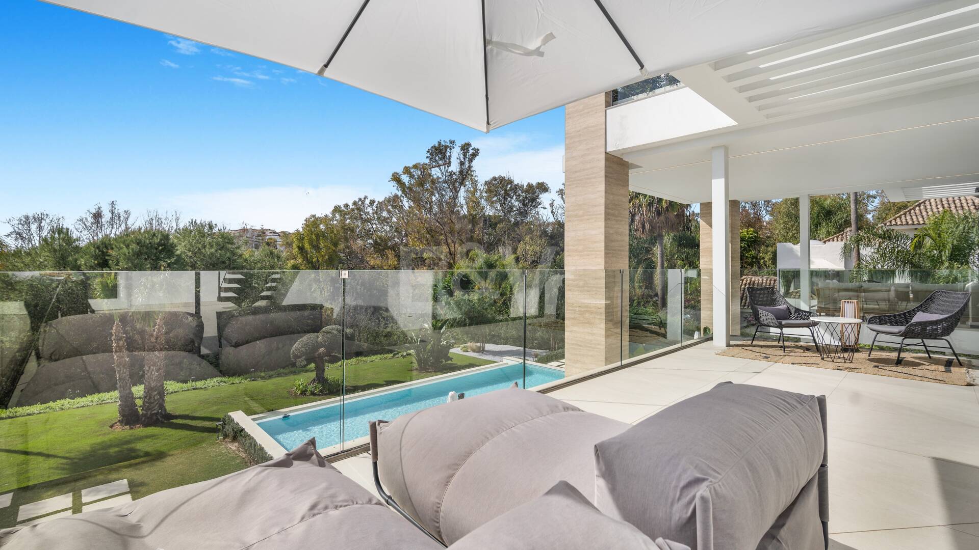 Współczesna willa w Villas del Marqués na Złotej Mili