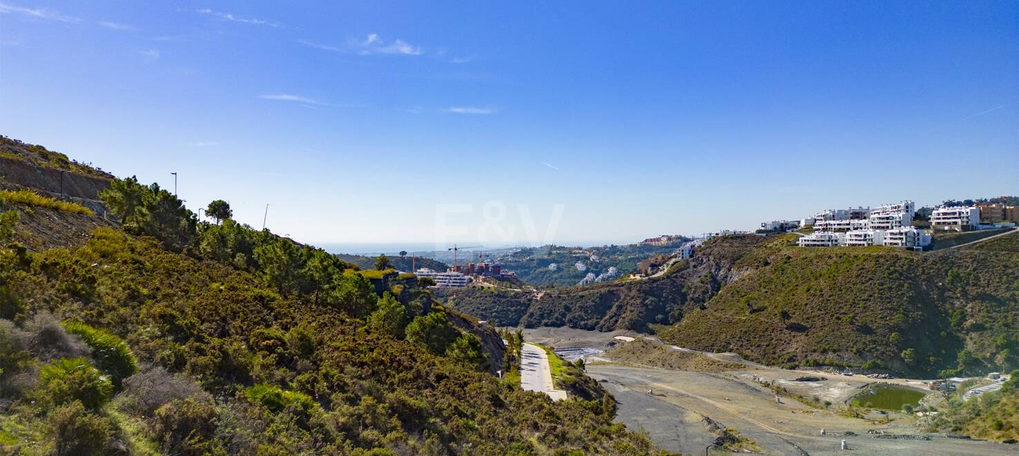 Prime West-Facing Plot in Real de La Quinta. Luxury Villa Potential in a Prestigious Resort