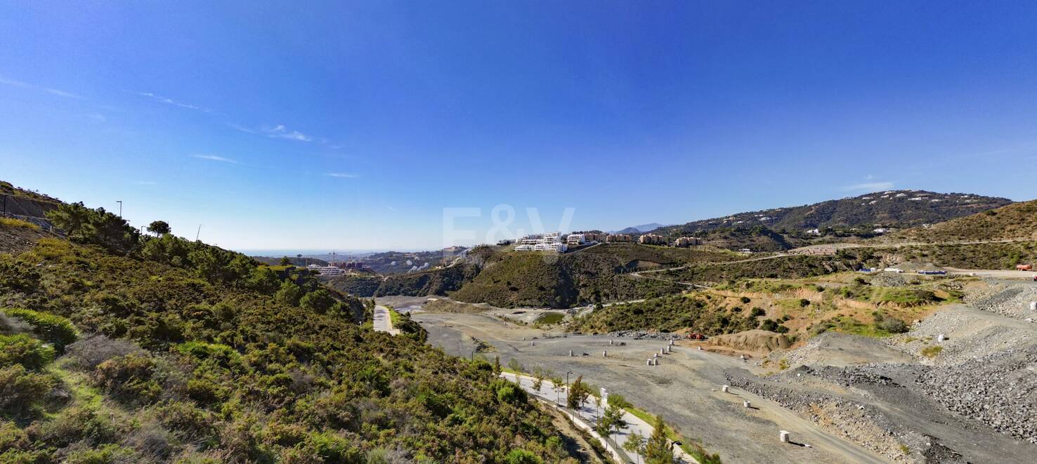 Prime West-Facing Plot in Real de La Quinta. Luxury Villa Potential in a Prestigious Resort