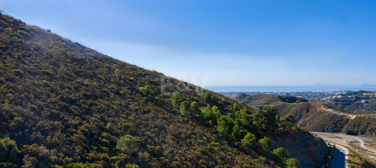 Prime West-Facing Plot in Real de La Quinta. Luxury Villa Potential in a Prestigious Resort