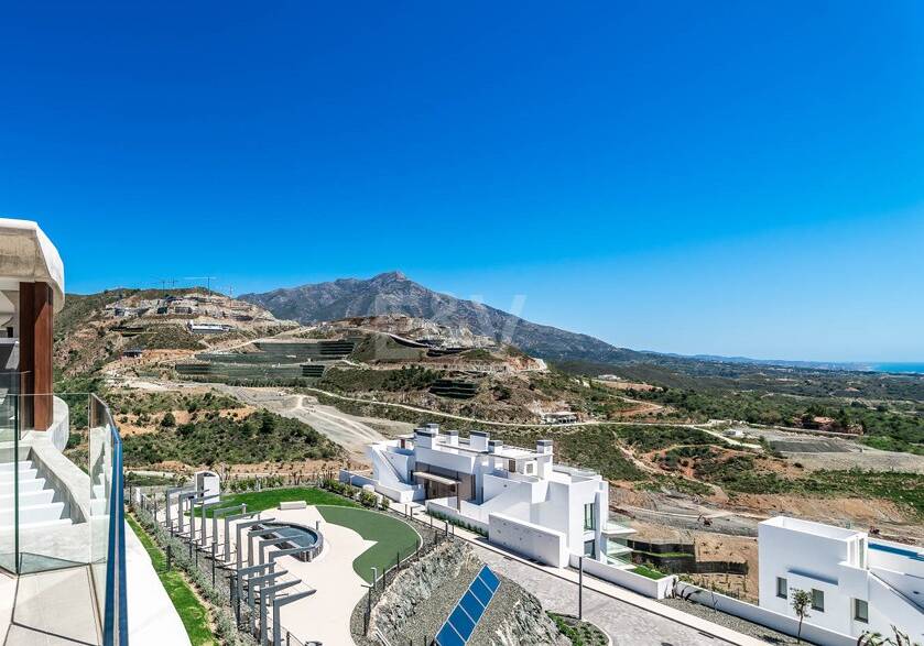 Parcela privilegiada orientada al oeste en Real de La Quinta. Potencial para villa de lujo en un resort prestigioso