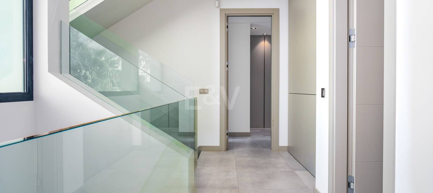 Modern luxury villa in Nueva Andalucia walking distance to Puerto Banus