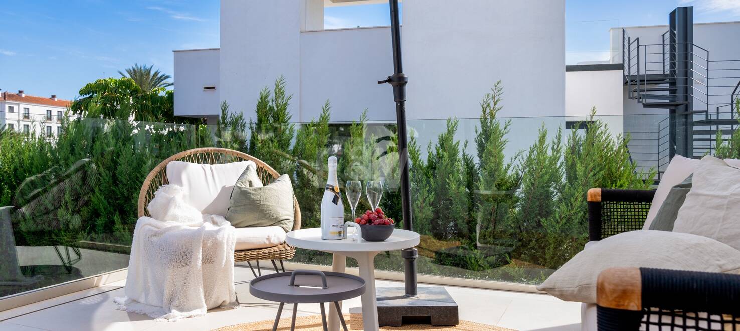 Modern luxury villa in Nueva Andalucia walking distance to Puerto Banus