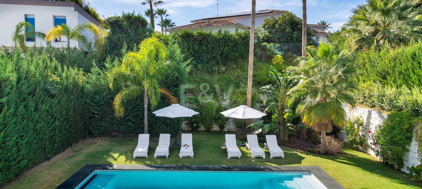 Modern luxury villa in Nueva Andalucia walking distance to Puerto Banus