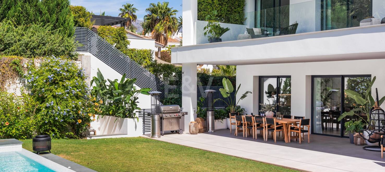 Modern luxury villa in Nueva Andalucia walking distance to Puerto Banus