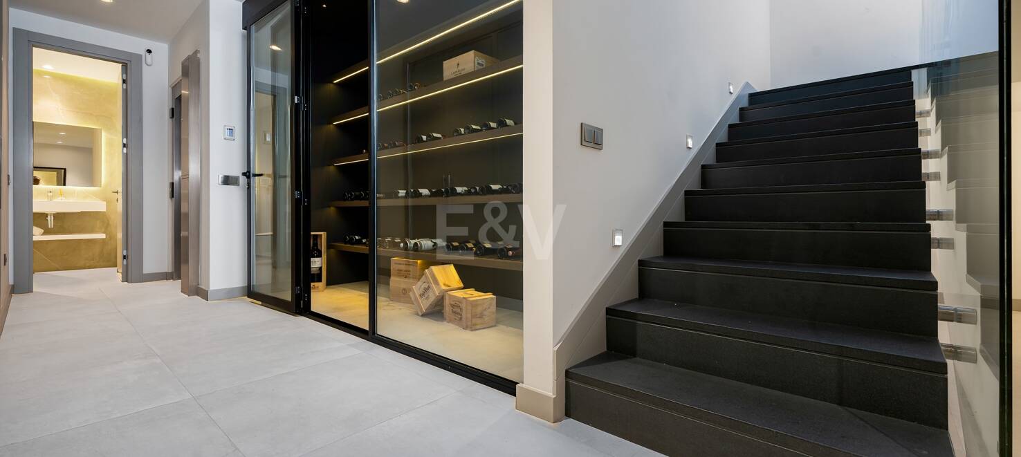 Modern luxury villa in Nueva Andalucia walking distance to Puerto Banus