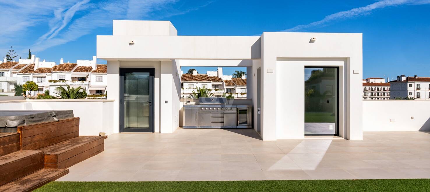 Modern luxury villa in Nueva Andalucia walking distance to Puerto Banus