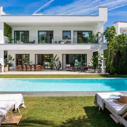Modern luxury villa in Nueva Andalucia walking distance to Puerto Banus