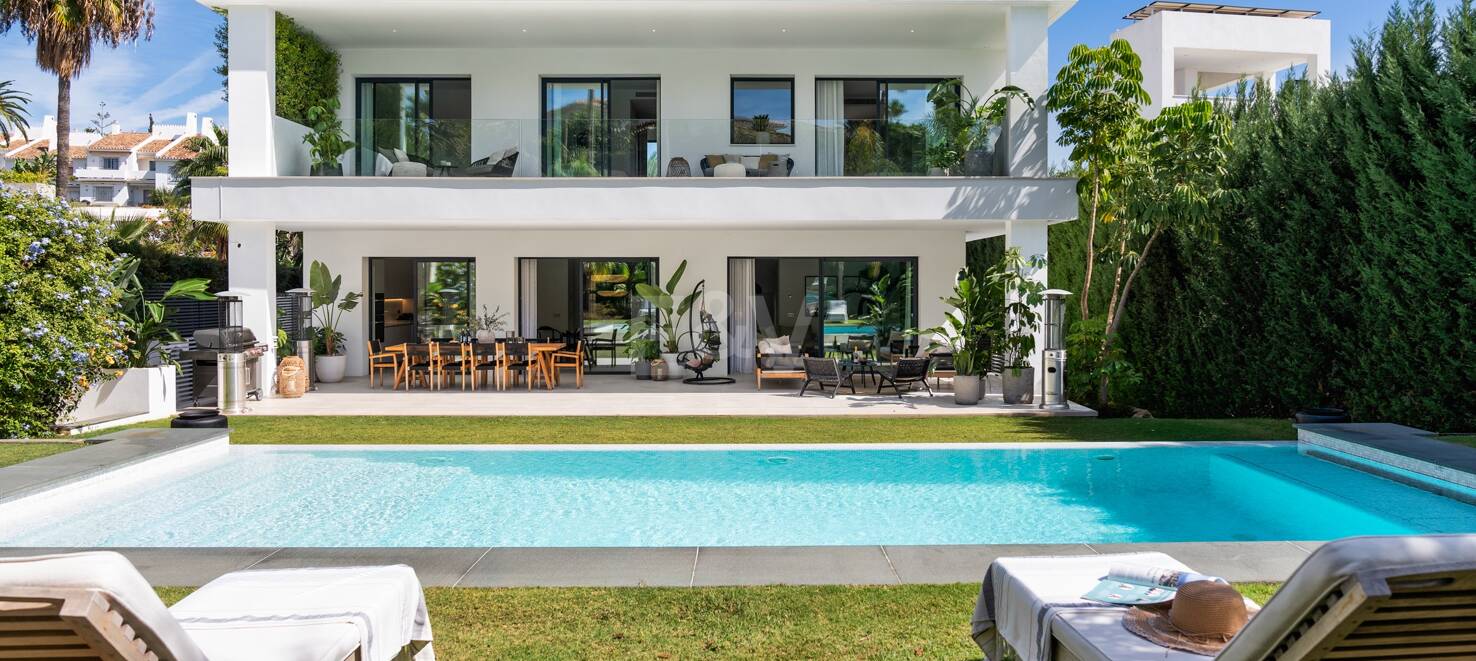 Modern luxury villa in Nueva Andalucia walking distance to Puerto Banus