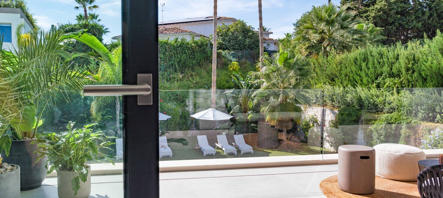 Modern luxury villa in Nueva Andalucia walking distance to Puerto Banus