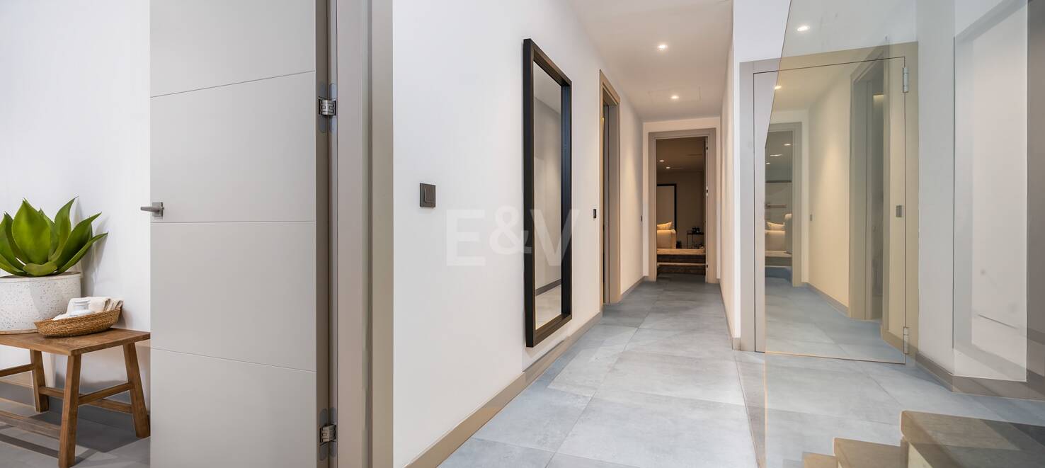 Modern luxury villa in Nueva Andalucia walking distance to Puerto Banus