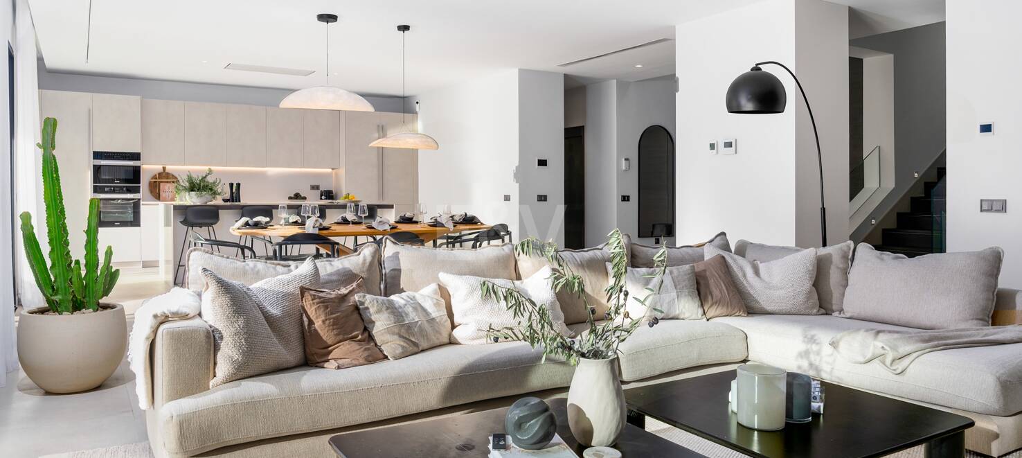 Modern luxury villa in Nueva Andalucia walking distance to Puerto Banus