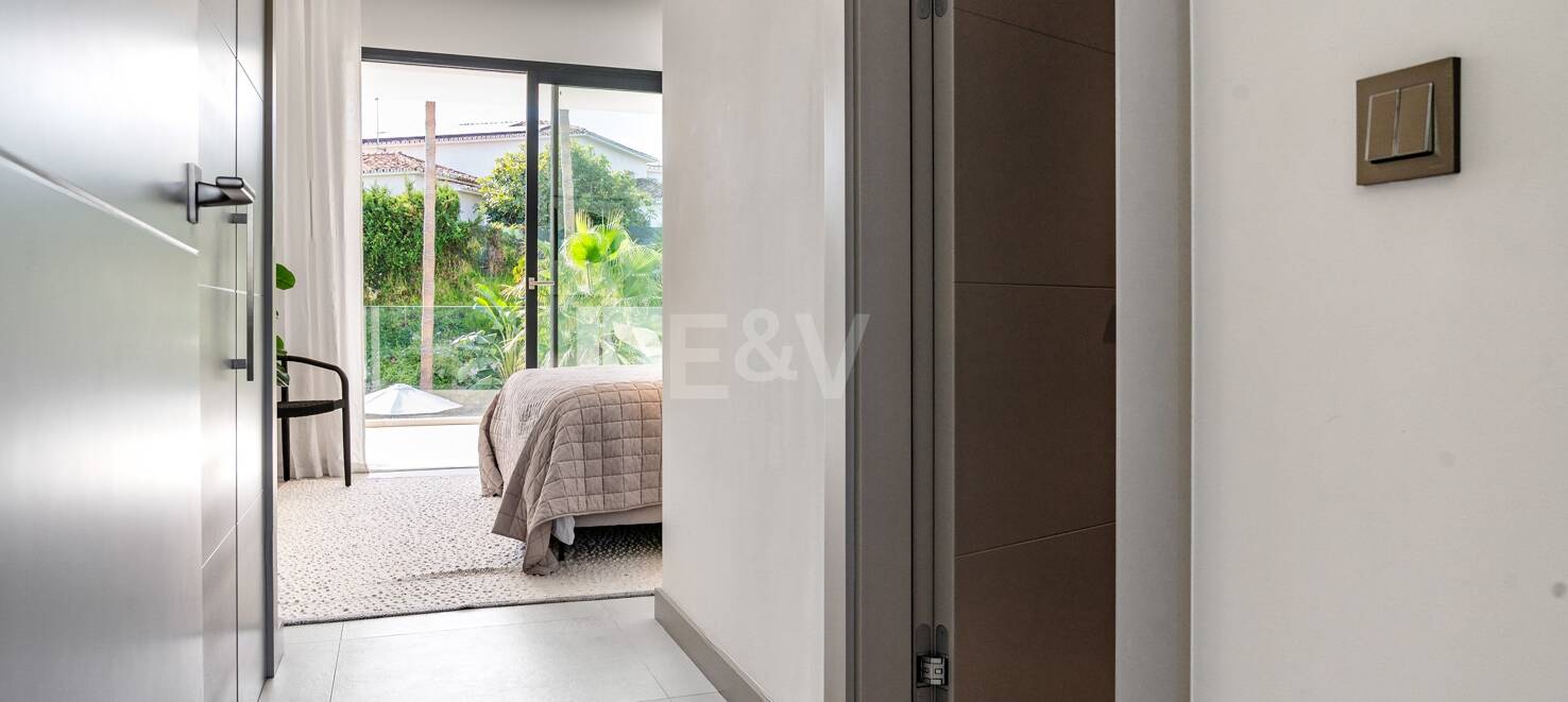 Modern luxury villa in Nueva Andalucia walking distance to Puerto Banus