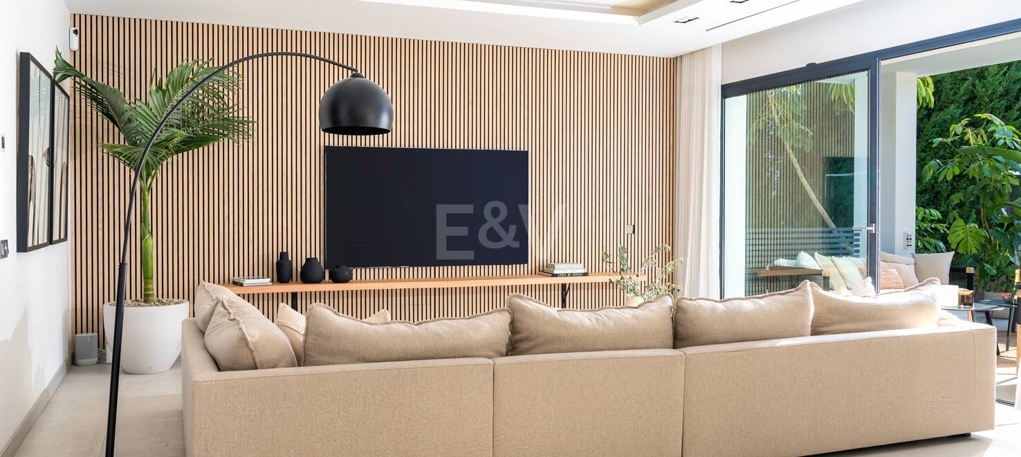 Modern luxury villa in Nueva Andalucia walking distance to Puerto Banus