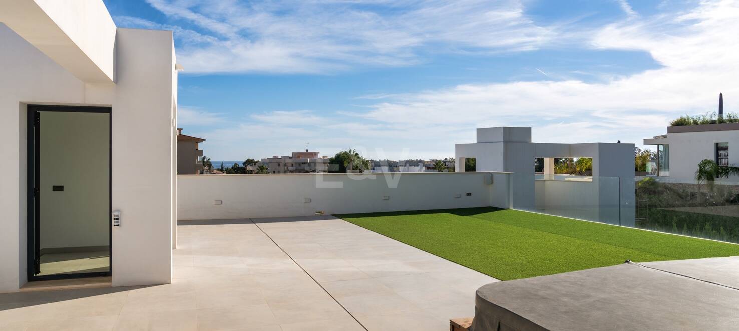 Modern luxury villa in Nueva Andalucia walking distance to Puerto Banus