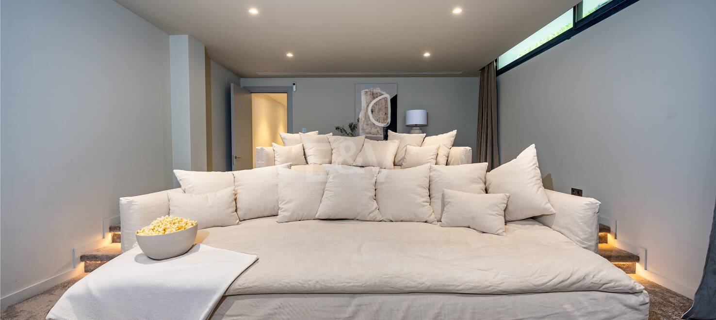 Modern luxury villa in Nueva Andalucia walking distance to Puerto Banus