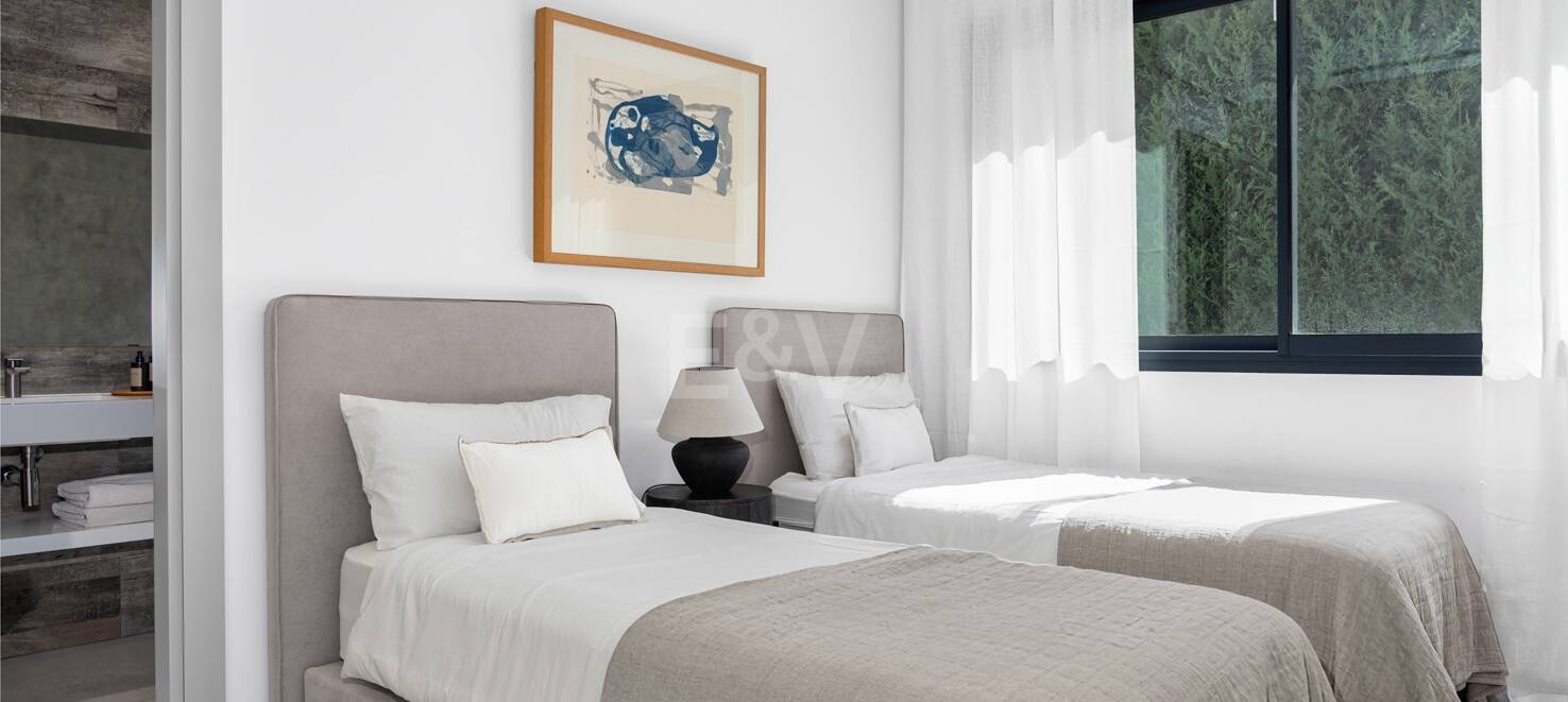 Modern luxury villa in Nueva Andalucia walking distance to Puerto Banus