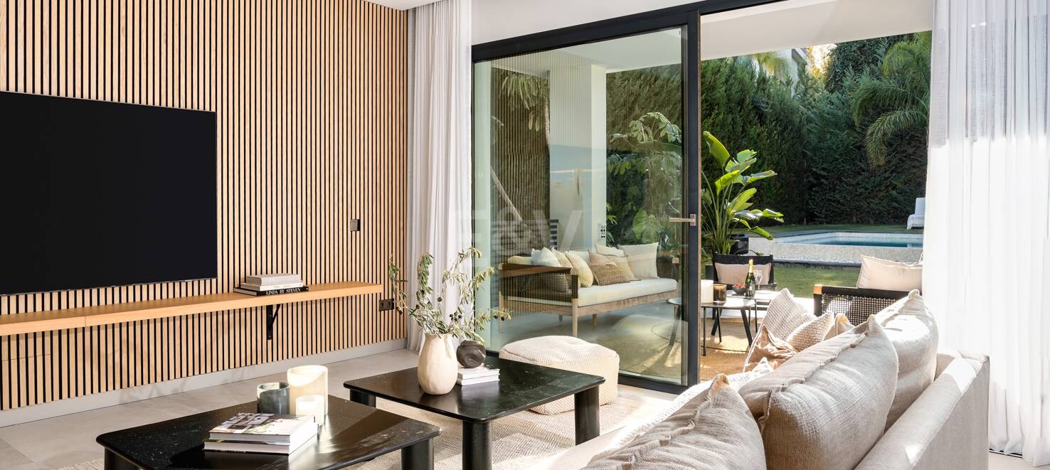 Modern luxury villa in Nueva Andalucia walking distance to Puerto Banus