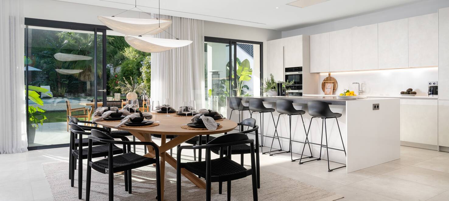 Modern luxury villa in Nueva Andalucia walking distance to Puerto Banus