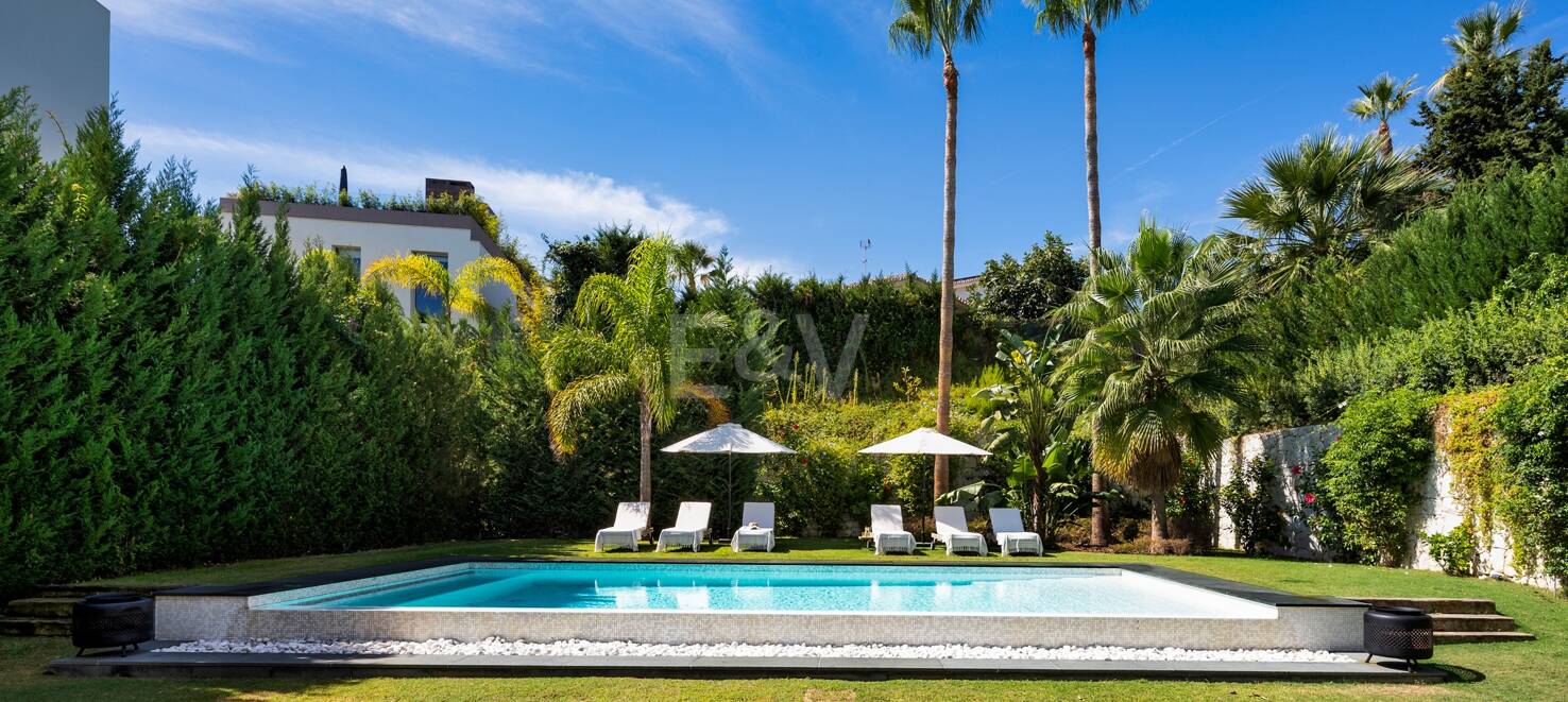 Modern luxury villa in Nueva Andalucia walking distance to Puerto Banus