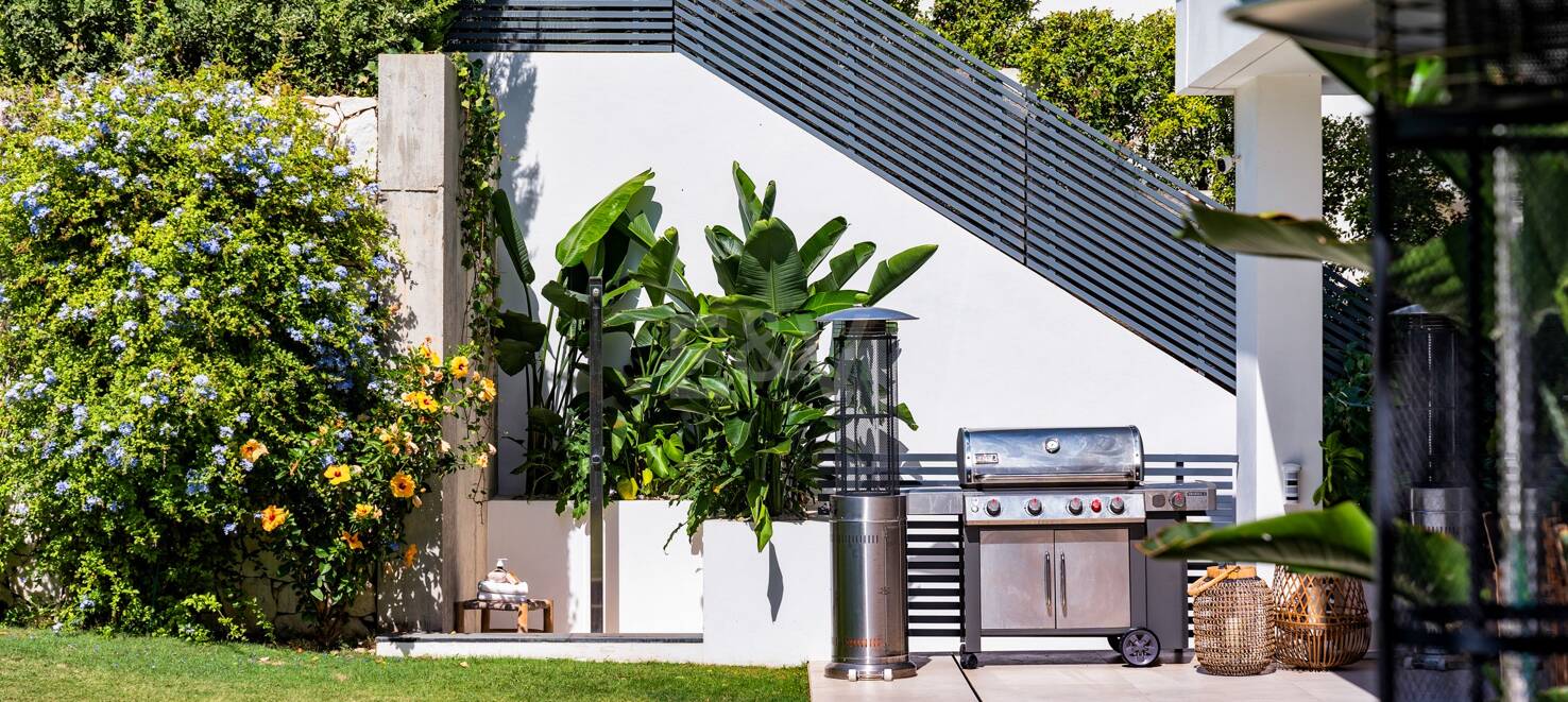 Modern luxury villa in Nueva Andalucia walking distance to Puerto Banus