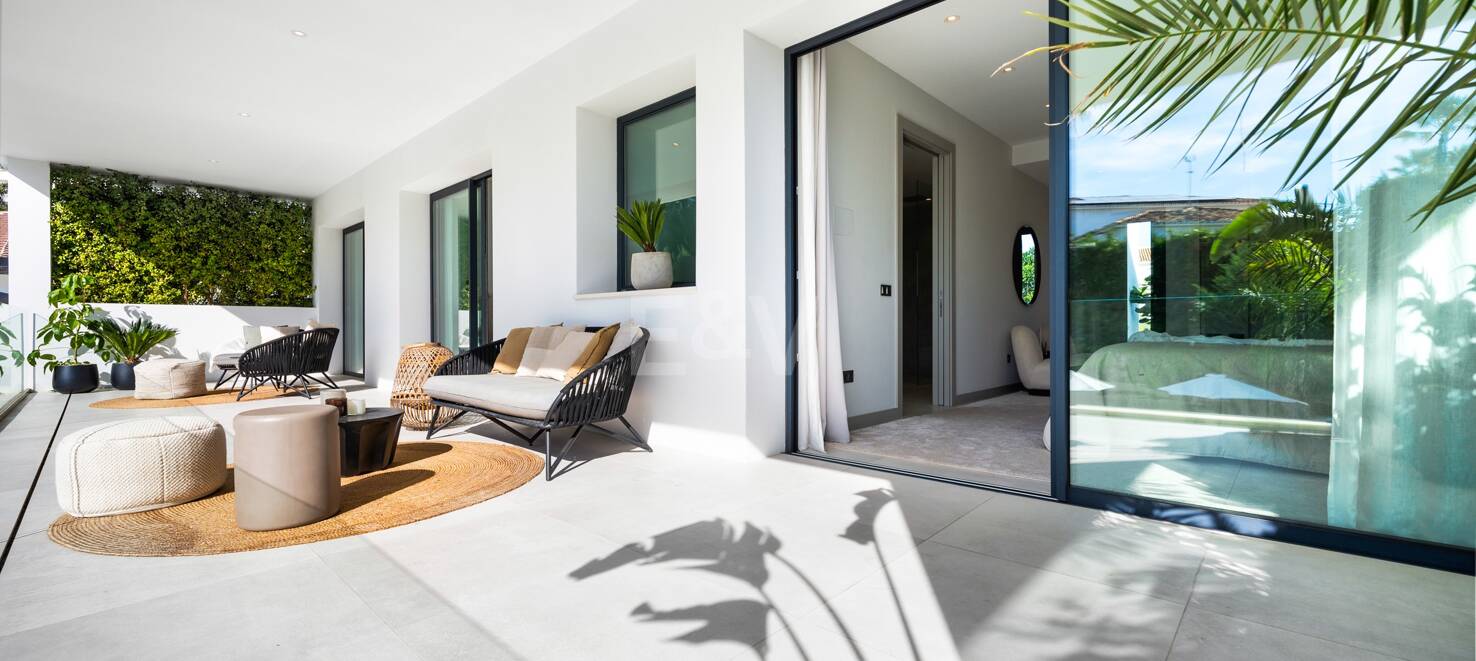 Modern luxury villa in Nueva Andalucia walking distance to Puerto Banus