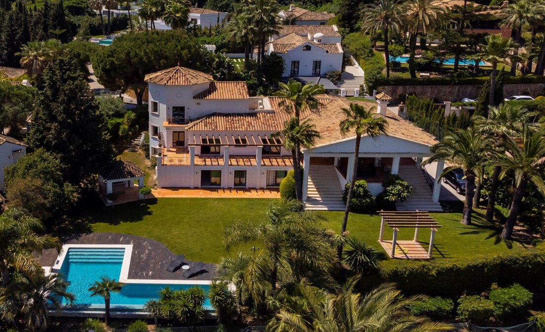 Gran mansión en Nueva Andalucia con vistas abiertas al golf y monte