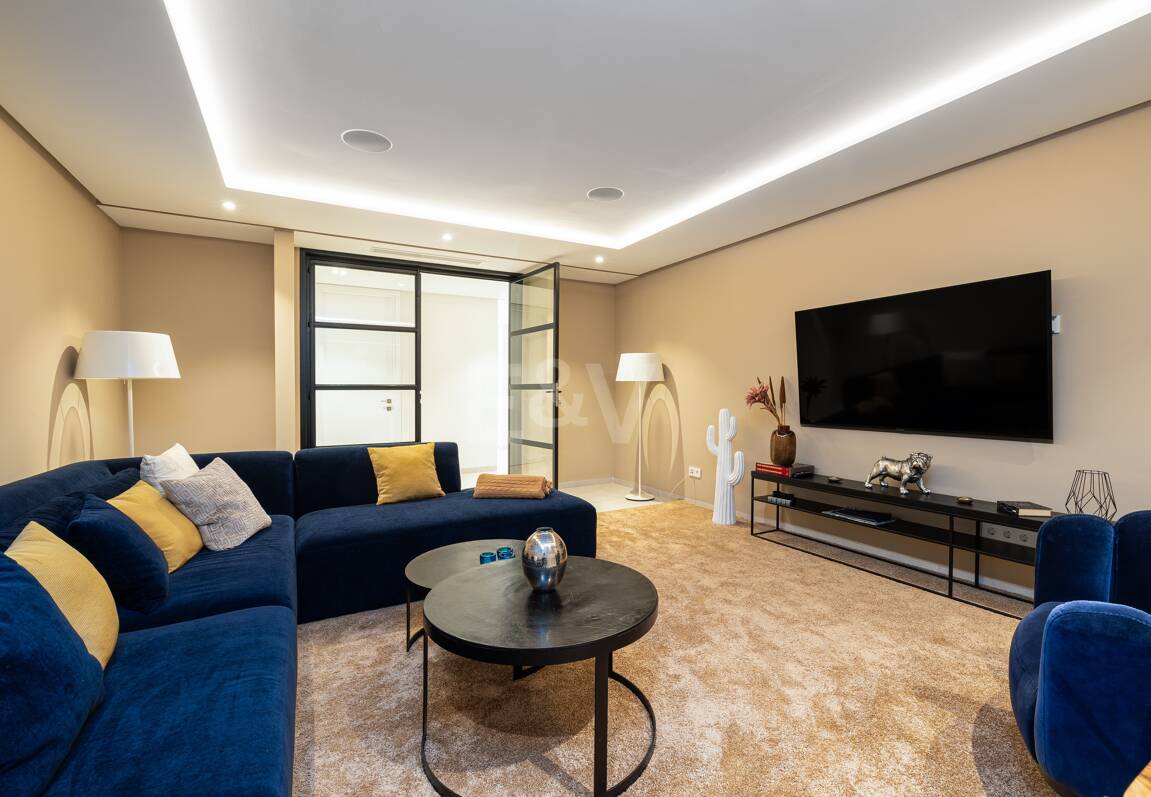 Modern Family Villa i Los Naranjos Golf inom en gated community