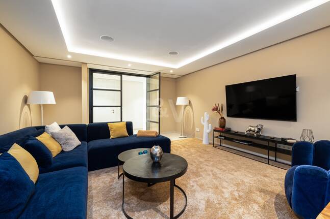 Modern Family Villa i Los Naranjos Golf inom en gated community