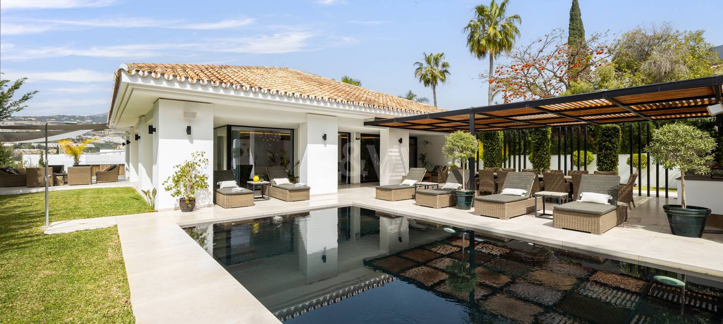 Modern Family Villa in Los Naranjos Golf within a Gated Community