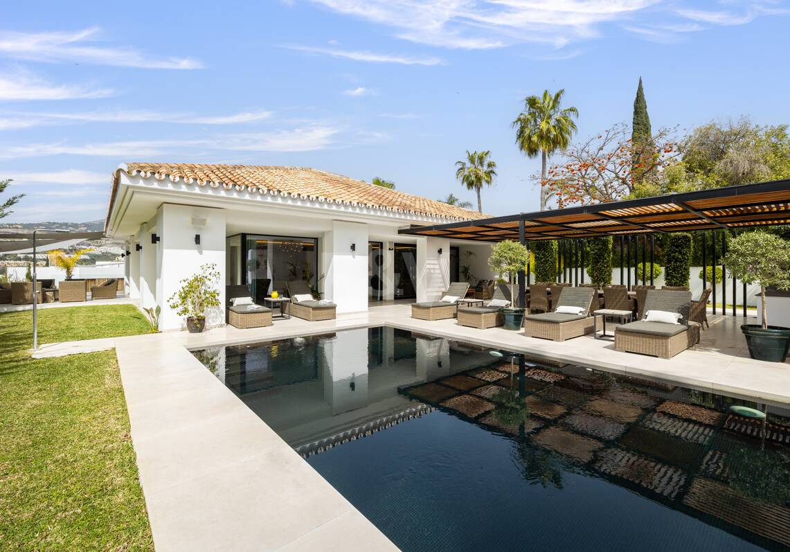Moderne Familienvilla in Los Naranjos Golf in einer abgeschlossenen Wohnanlage in Nueva Andalucia